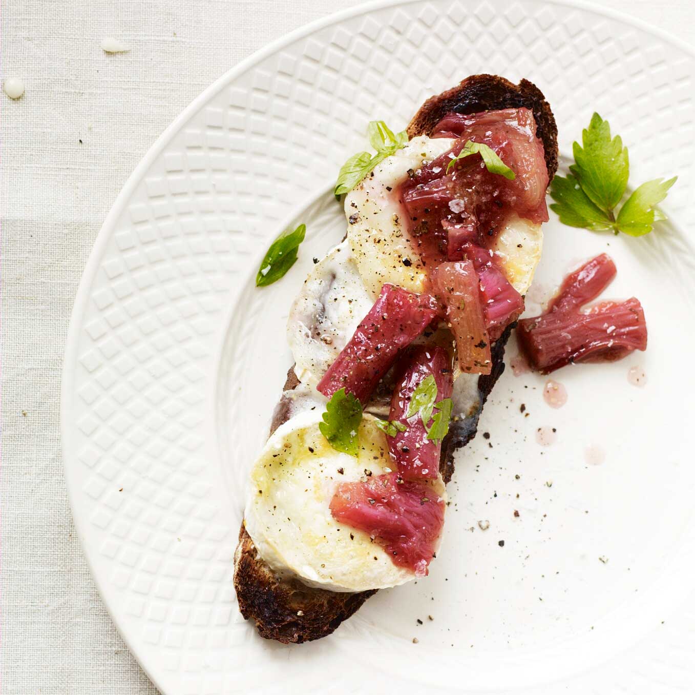 Goat’s cheese with rhubarb & lovage