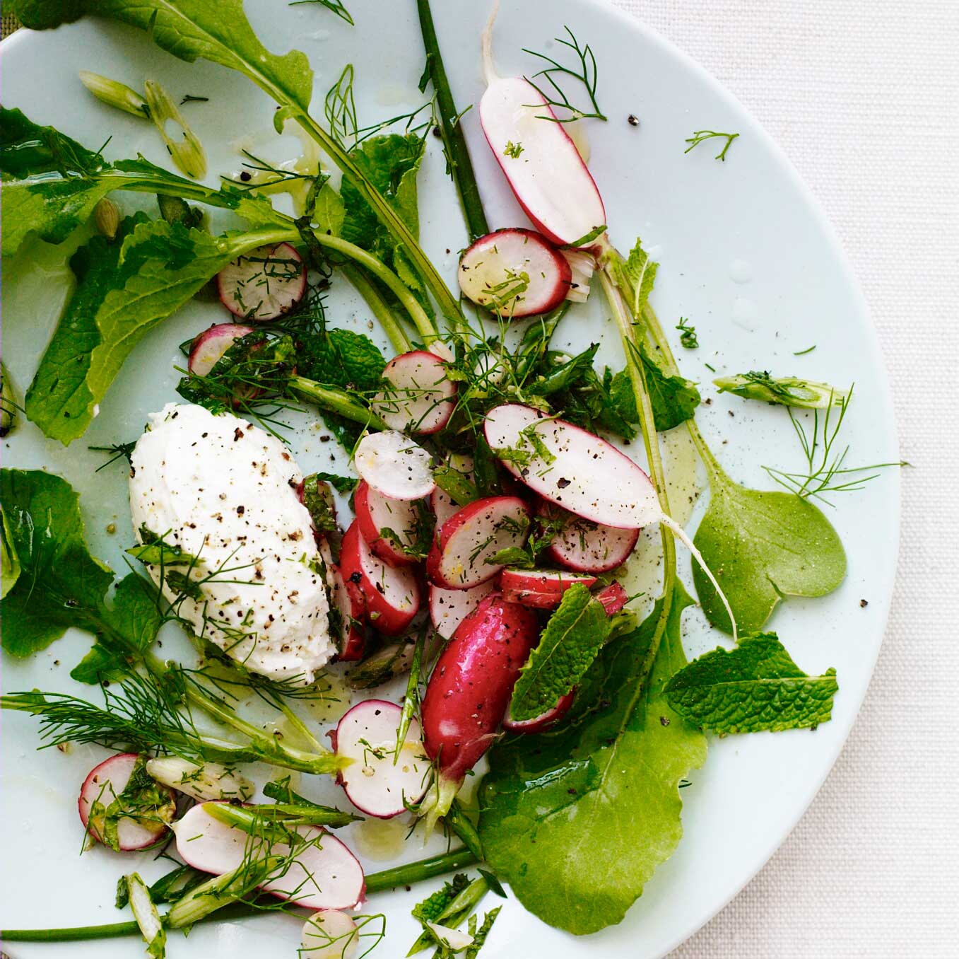 Curd with radishes, spring onions & herbs