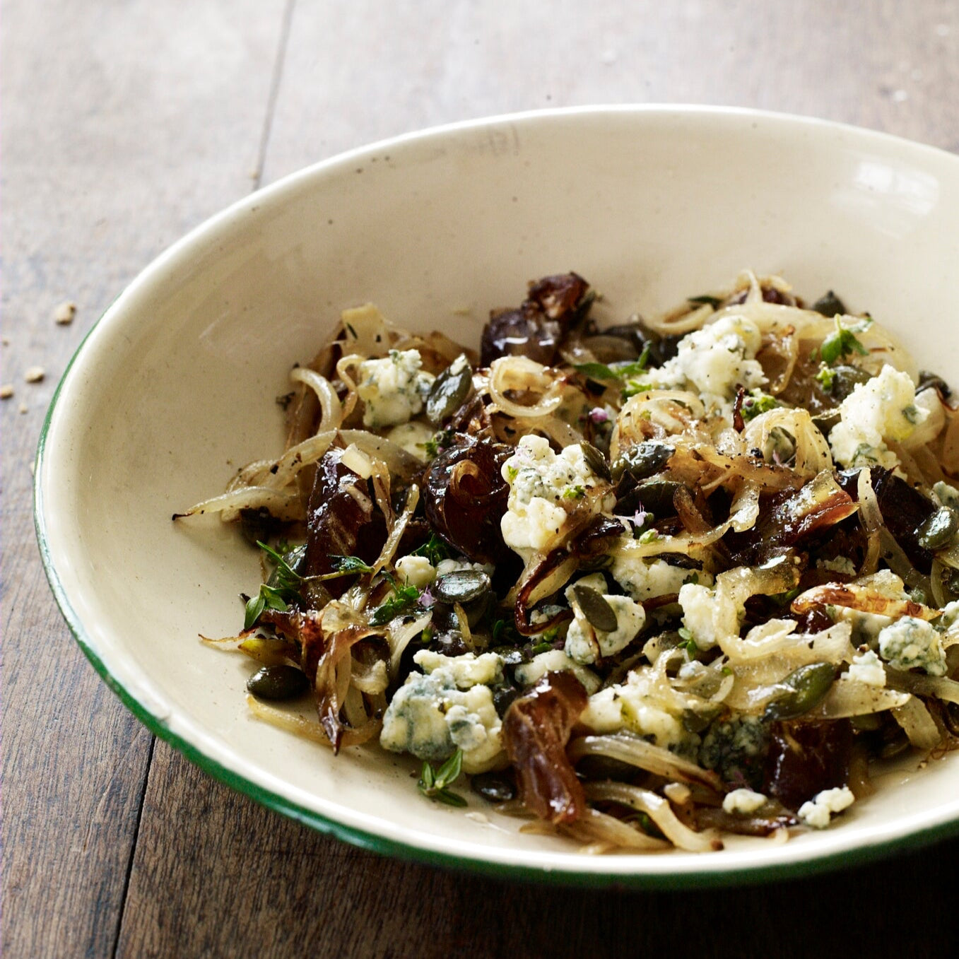 Blue cheese with honey, thyme, dates, fried onions & seeds