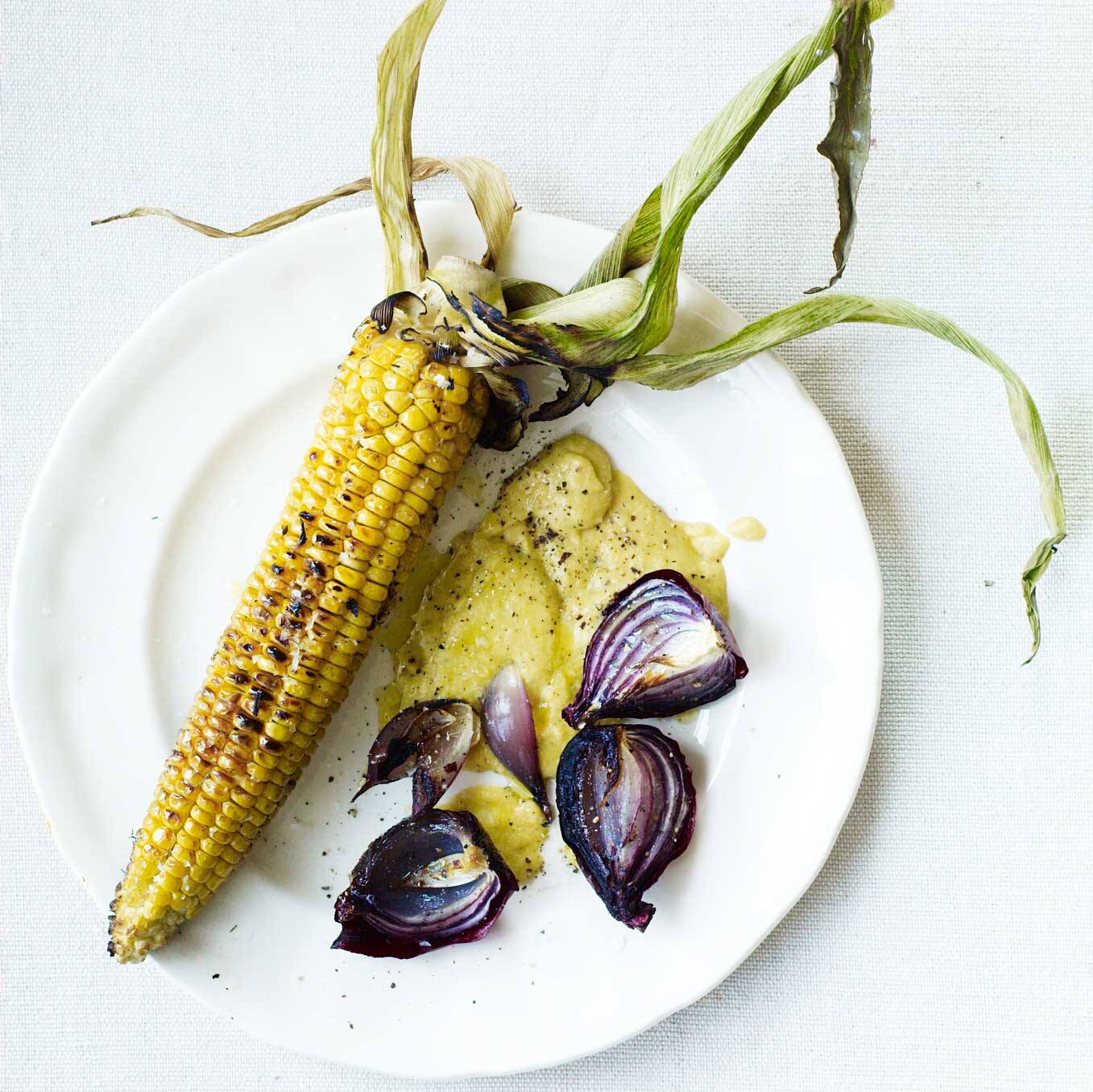 Barbecued corn & red onions with corn purée