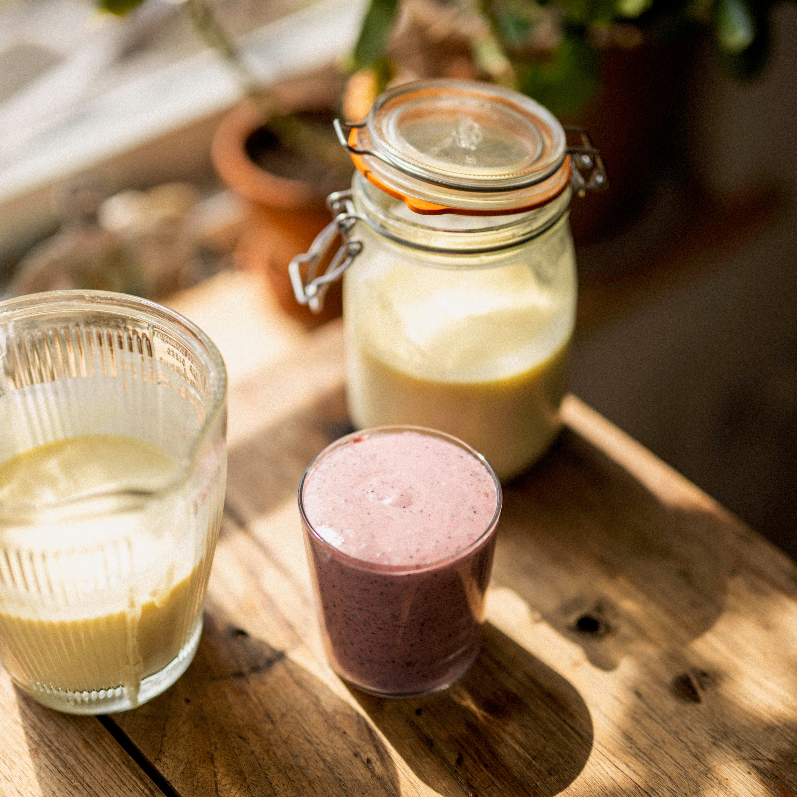 Breakfast kefir smoothie
