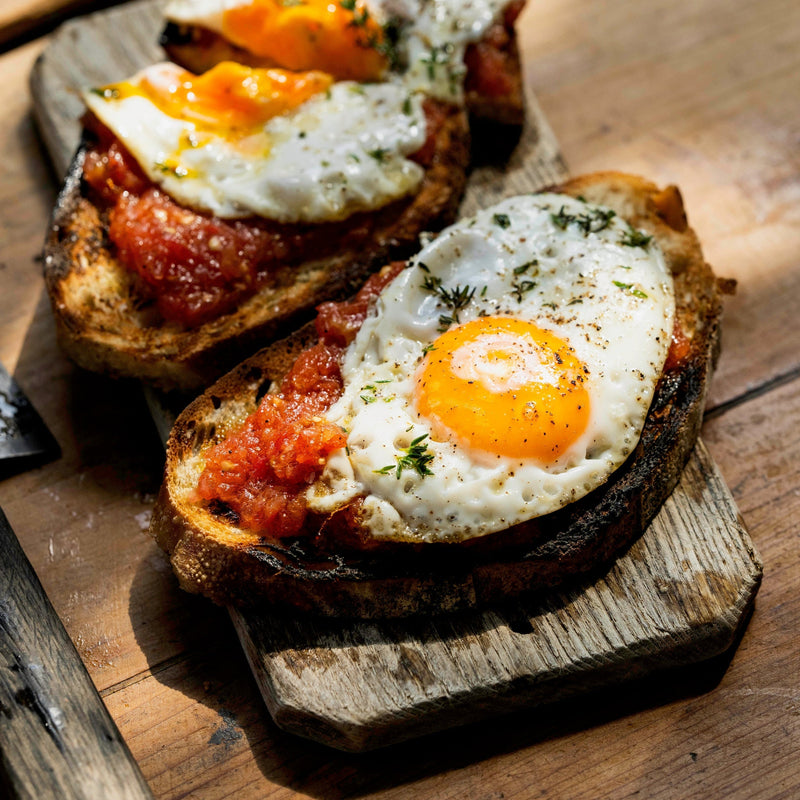 Pan con tomate with a fried egg on top