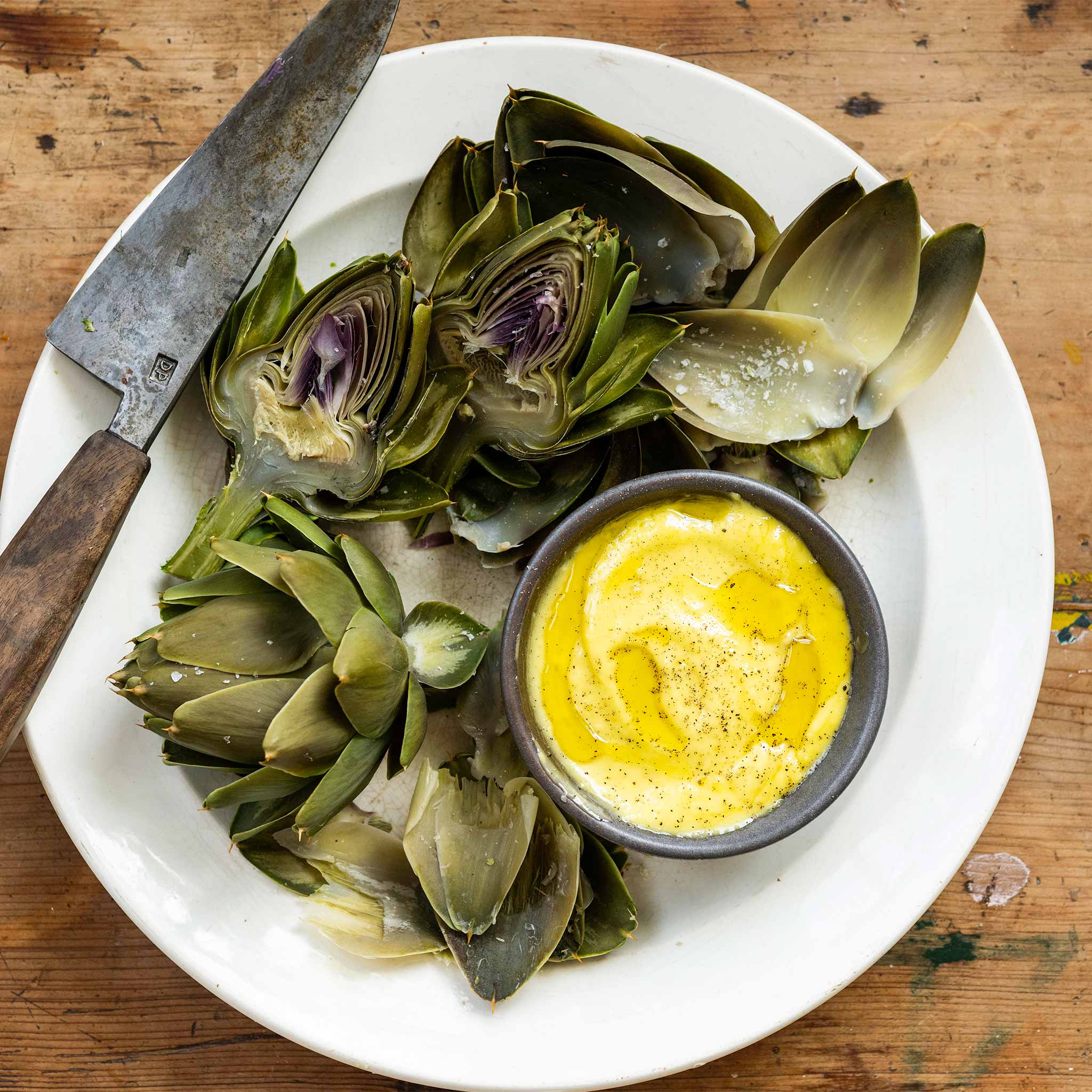 Artichokes with garlic mayonnaise