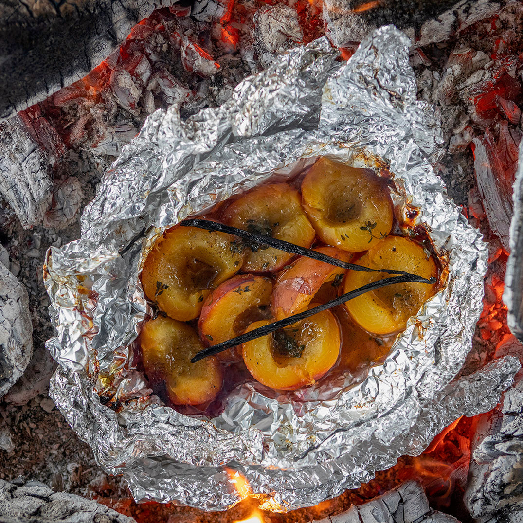 Baked peaches with vanilla, butter, thyme and brown sugar