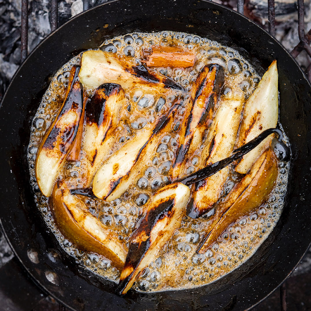 Grilled pears in honey and cinnamon with vanilla mascarpone