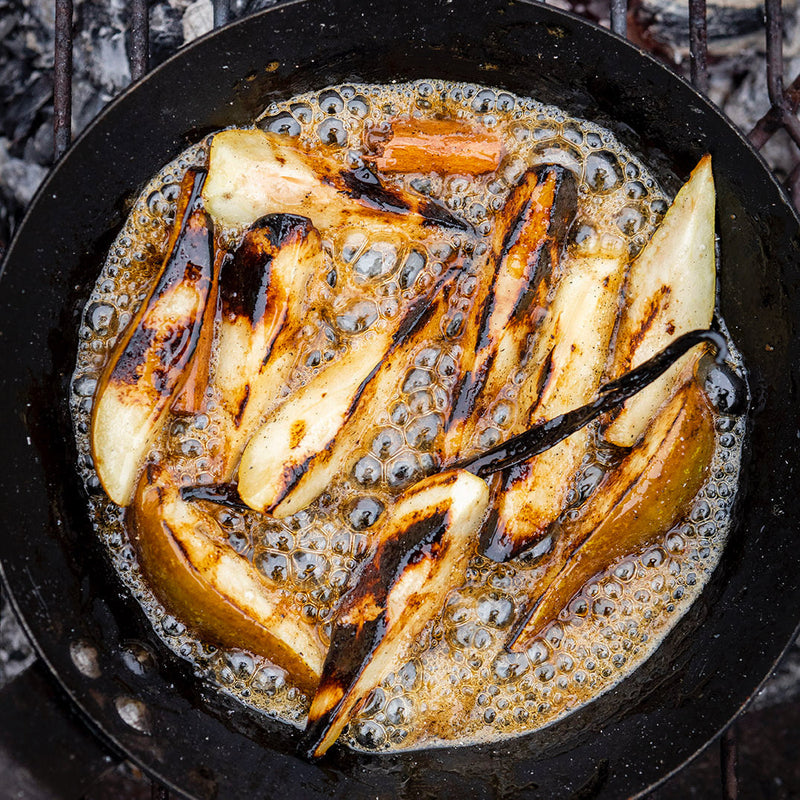 Grilled pears in honey and cinnamon with vanilla mascarpone