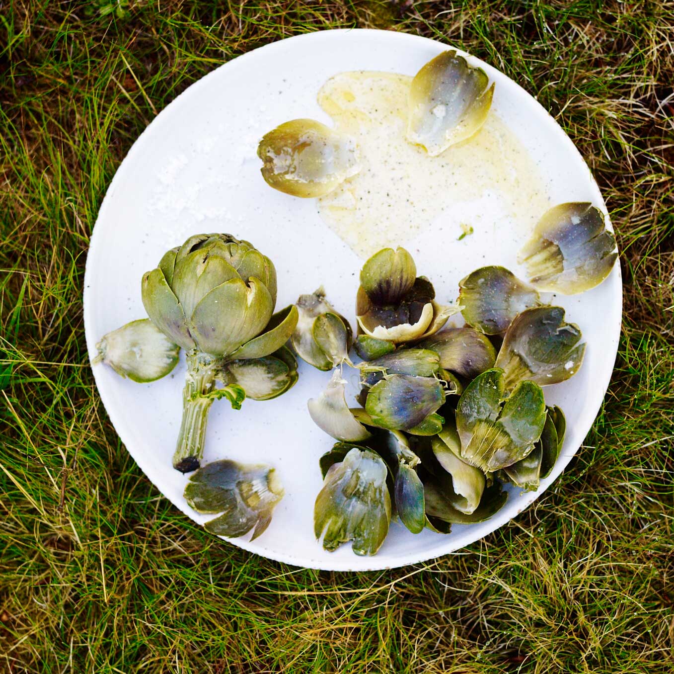 Artichokes with melted butter