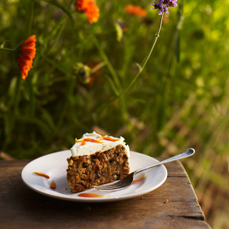 Apple, carrot, lemon and cinnamon cake