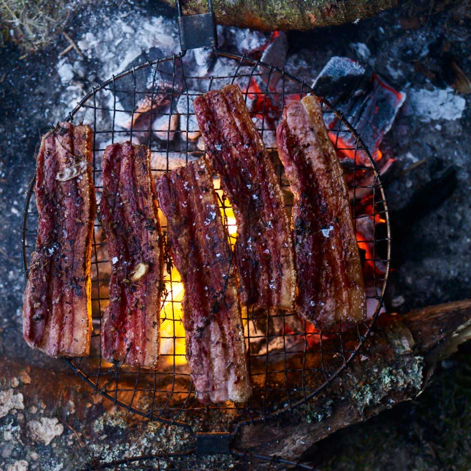 Crispy pork with thyme, garlic and fennel seeds