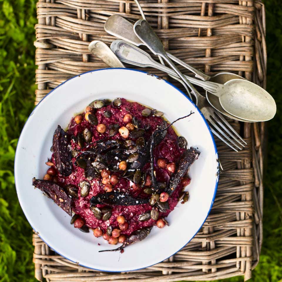 Roast beetroot hummus