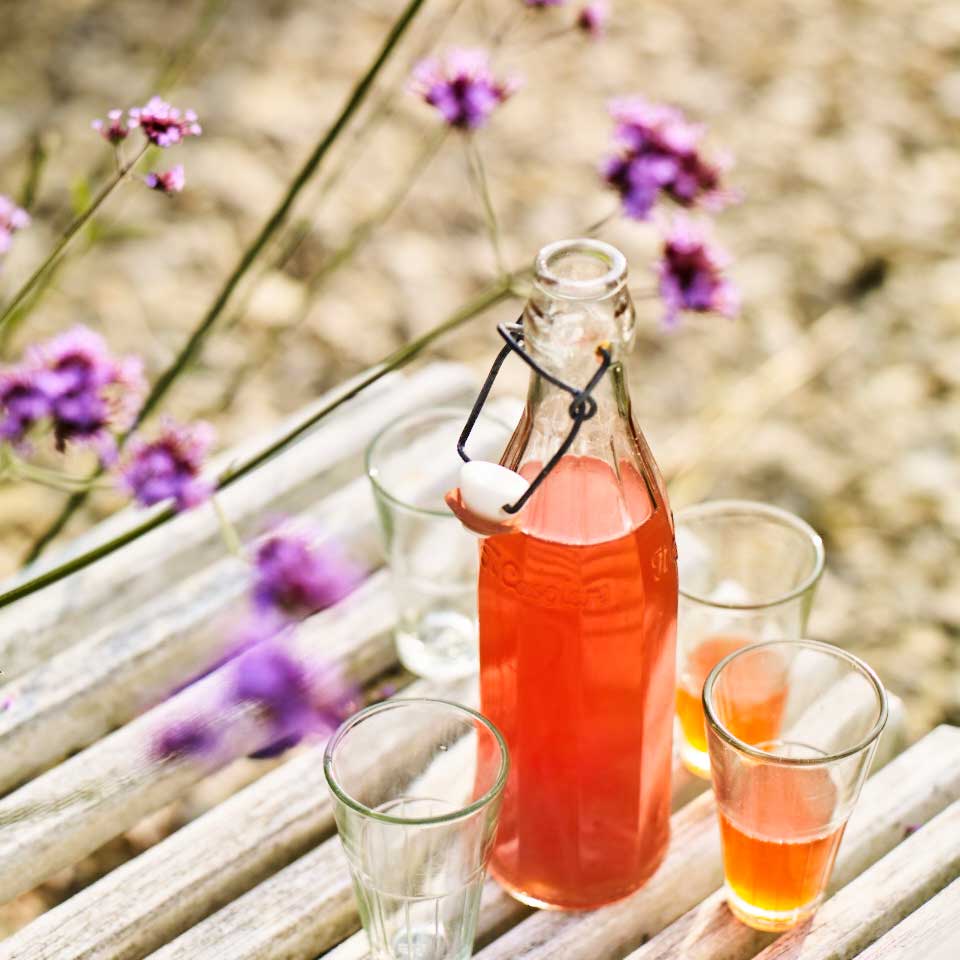 Strawberry and geranium cordial