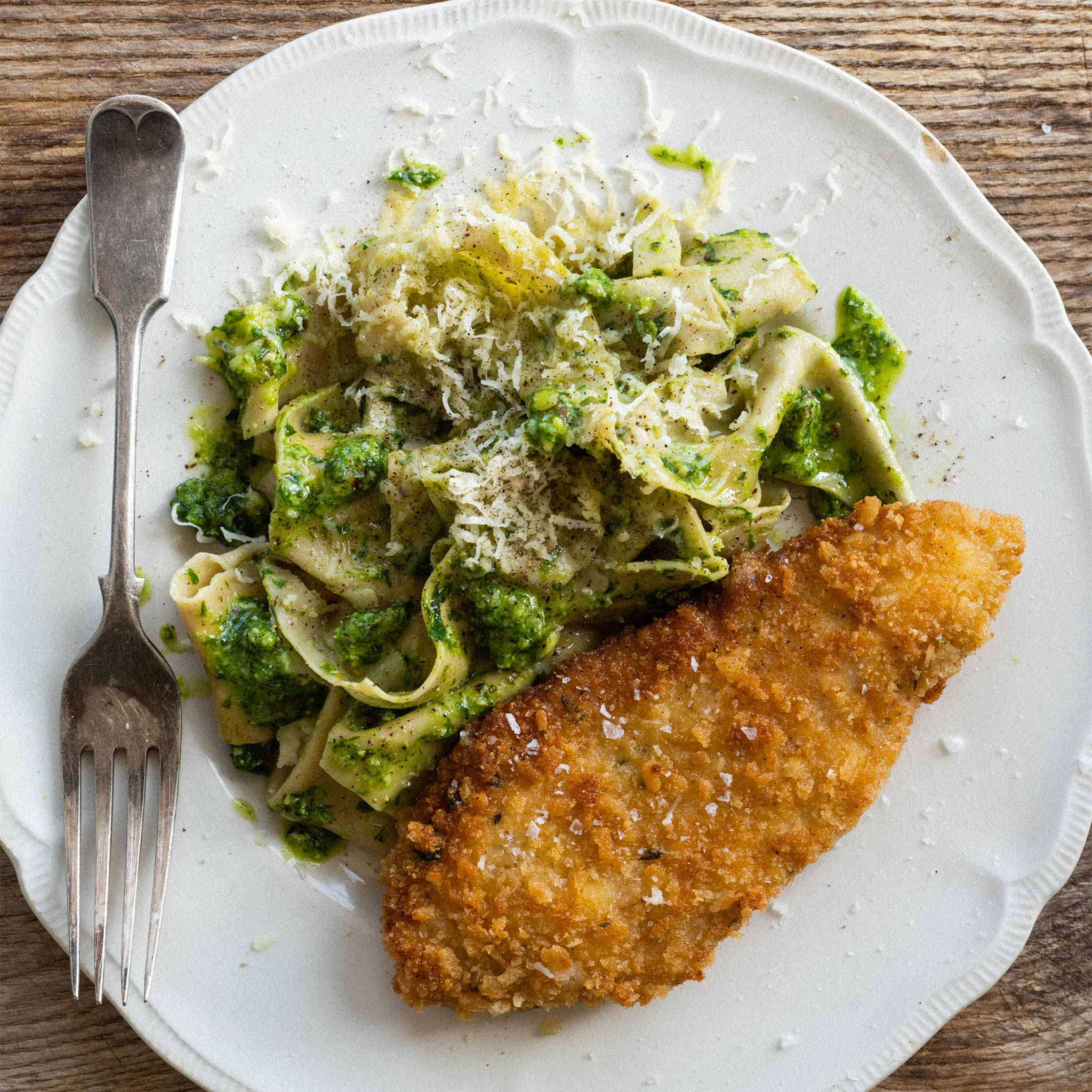 Chicken in breadcrumbs with pasta pappardelle and wild garlic pesto
