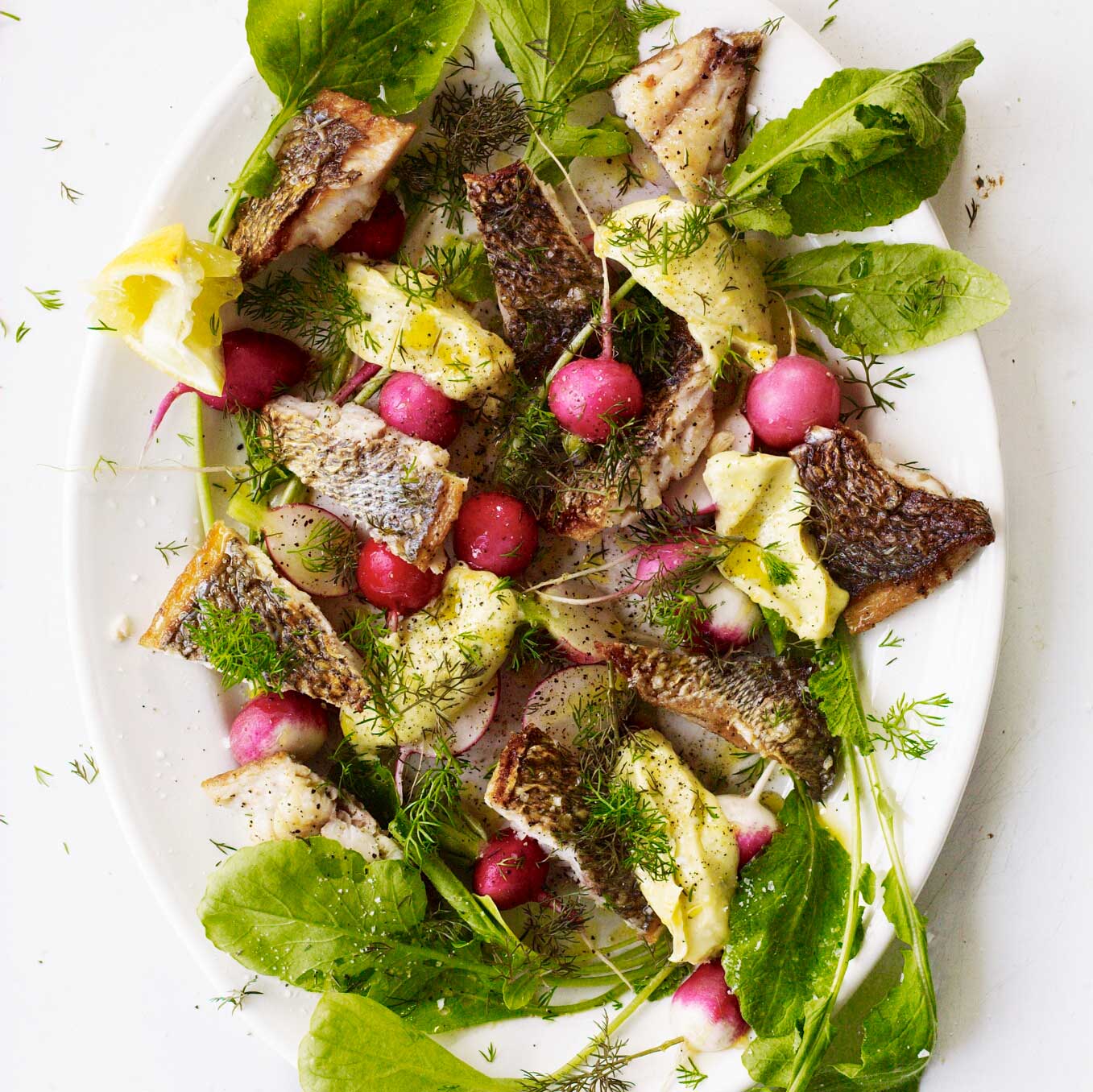 Radishes with aïoli & fried fish