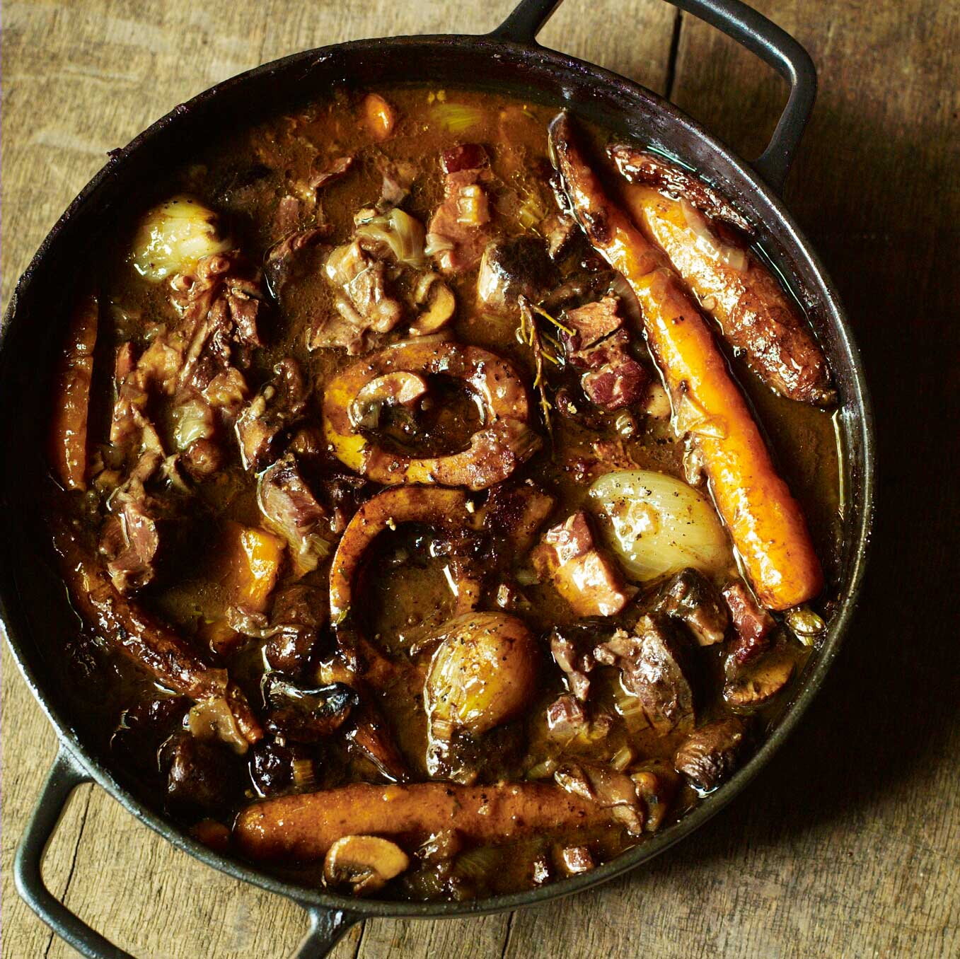 Whole beef shin with red wine, carrots & little onions