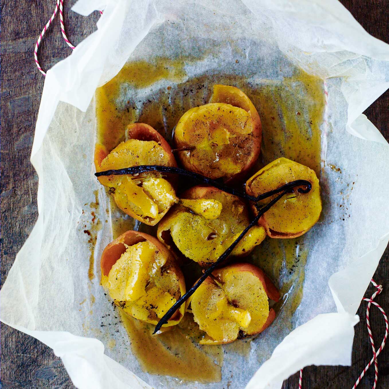 Baked apples with vanilla, butter, lemon & brown sugar