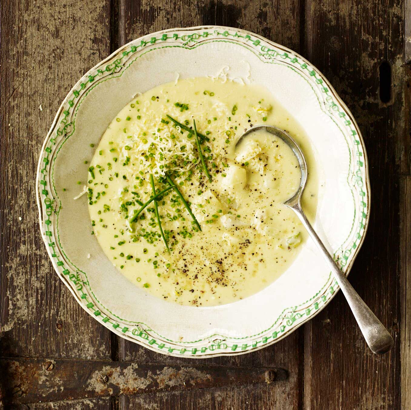 Leek & potato soup with smoked cheese & chives