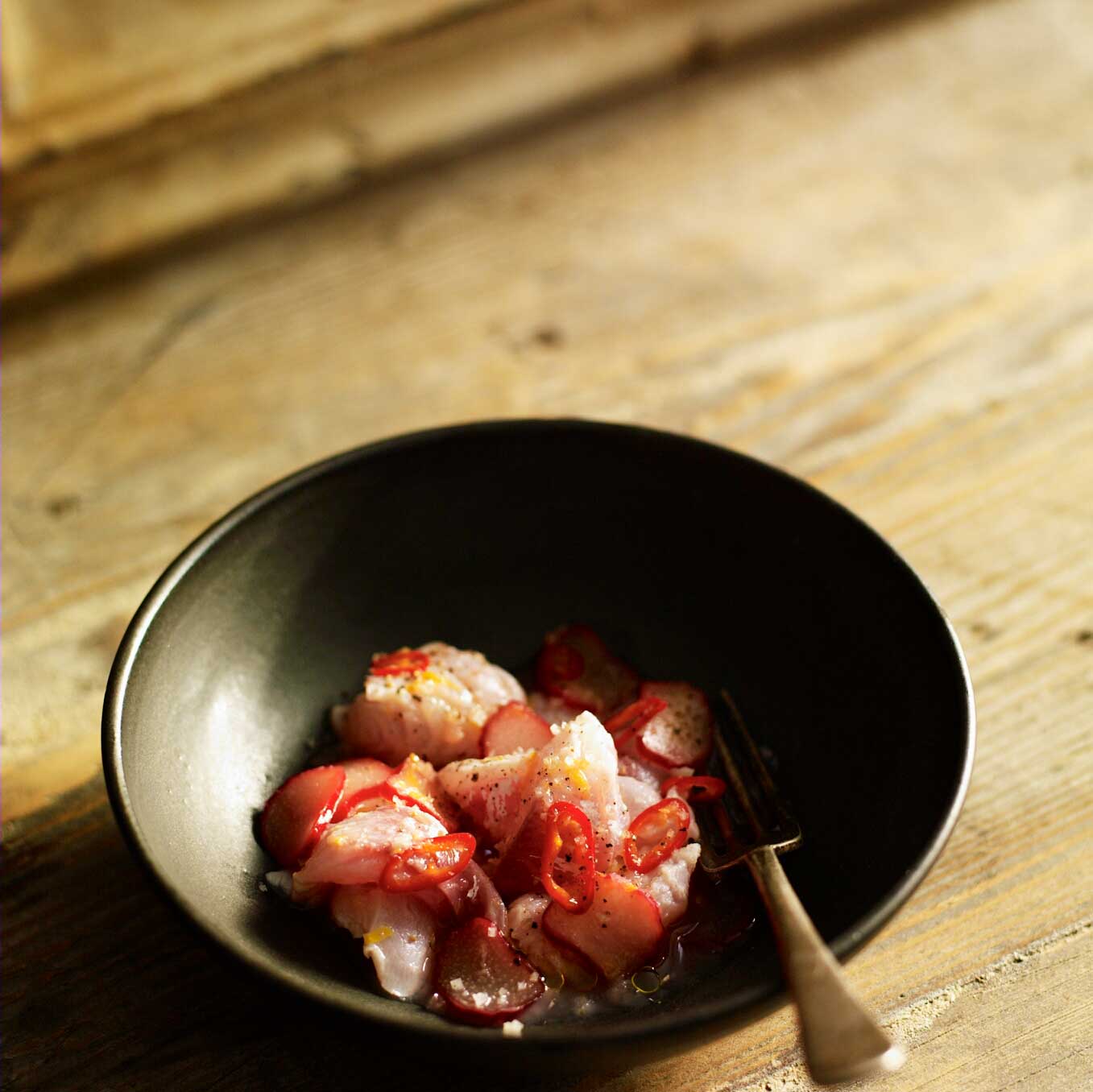 Ceviche with rhubarb, lemon & chilli